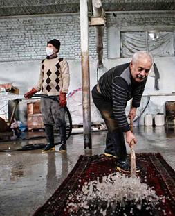 شستشوی سنتی قالی در قالیشویی فرجام 