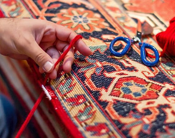 خدمات تخصصی و حرفه ای رفوی فرش در قالیشویی فرجام 